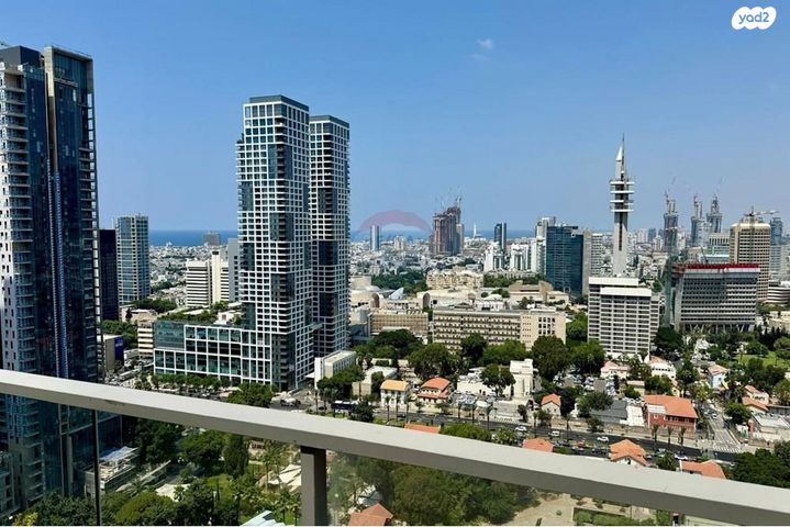 גג/ פנטהאוז, אלוף קלמן מגן 3, גני שרונה, קרית הממשלה, תל אביב יפו