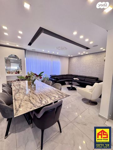 דו משפחתי, סנסן, צור הדסה