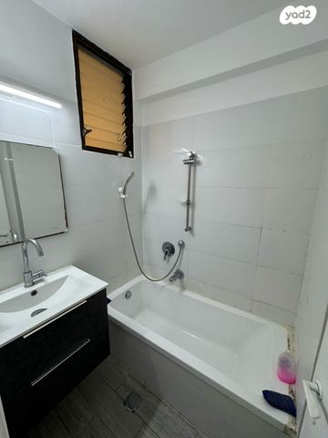 דירה, ש"י עגנון, קרית ביאליק