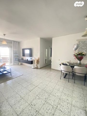 דירה, דקר, גני יער, לוד