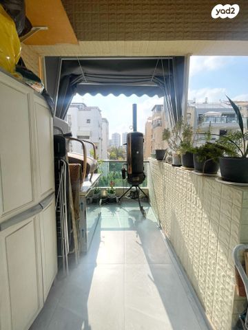 דירה, כובשי החרמון, שעריים, רחובות