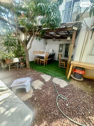 דו משפחתי, צוותא ב, אלפי מנשה