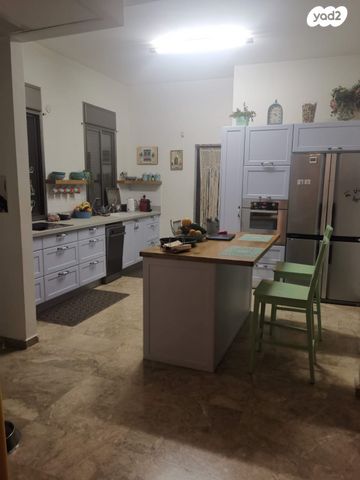 בית פרטי/ קוטג', אדמית