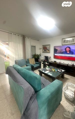 דו משפחתי, צוותא ב, אלפי מנשה