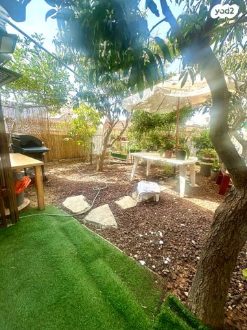 דו משפחתי, צוותא ב, אלפי מנשה