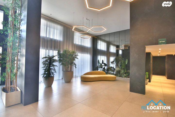 דירה, נעמי שמר, נאות אפק, אפקה, קרית ביאליק