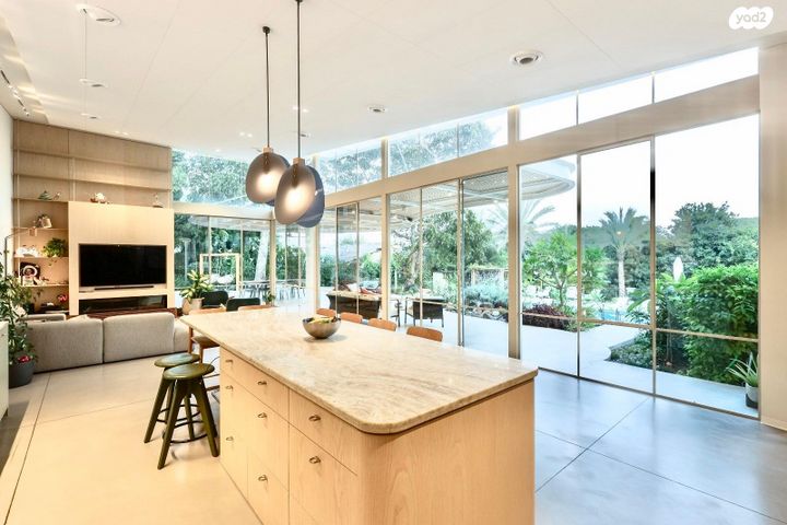 שיכון פועלים א'