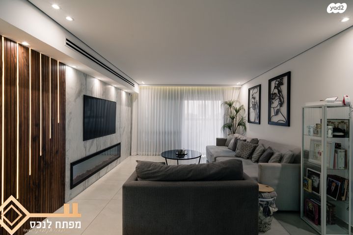 דירה, אריק איינשטיין, נווה שרון / שער העיר, נתיבות