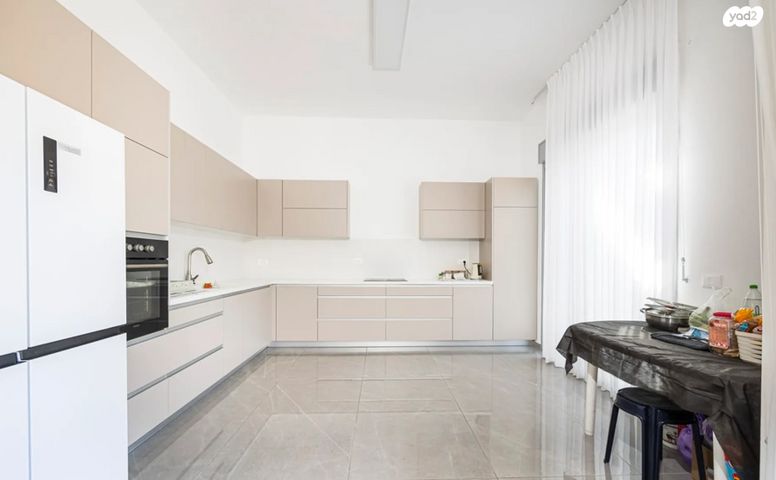 אדמונד סחייק 