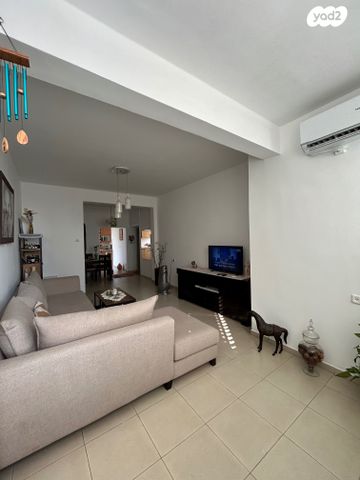 דירה, עוזיאל, קרית בורוכוב, רמת גן