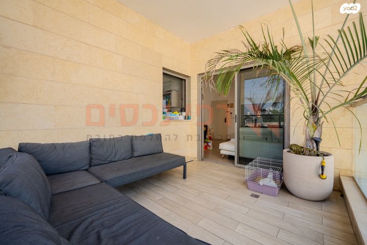 דירה, גבעת הרמבם, גבעתיים