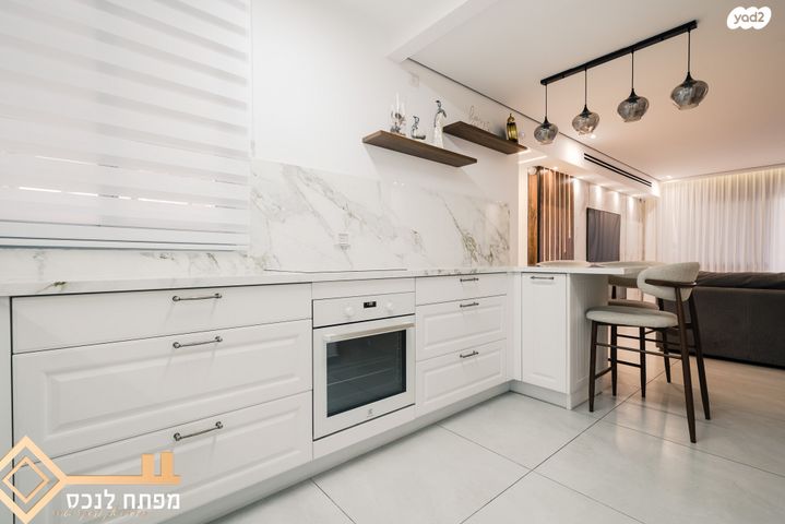 דירה, אריק איינשטיין, נווה שרון / שער העיר, נתיבות