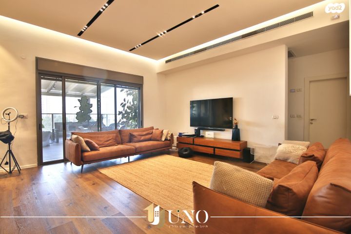 עוזי חיטמן 10