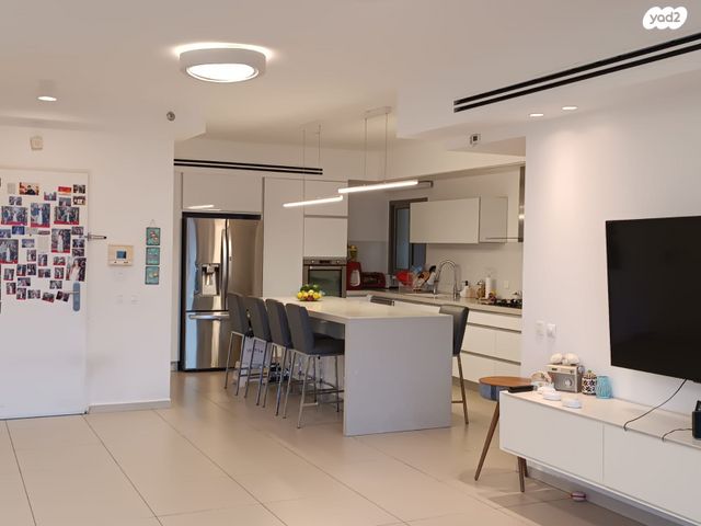 דירה, ישראל גלילי, קרית הלאום, ראשון לציון