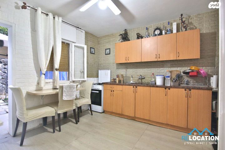 דירת גן, הורדים, נשר