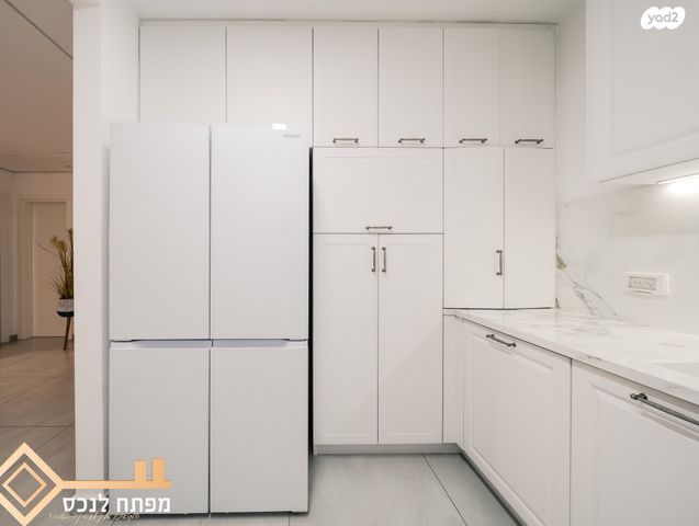 דירה, אריק איינשטיין, נווה שרון / שער העיר, נתיבות