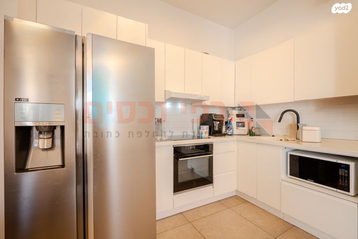 דירה, גבעת הרמבם, גבעתיים