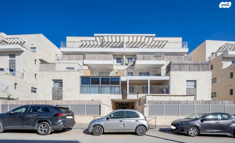 גג/ פנטהאוז, אדמונד סחייק, מלחה, מנחת, ירושלים