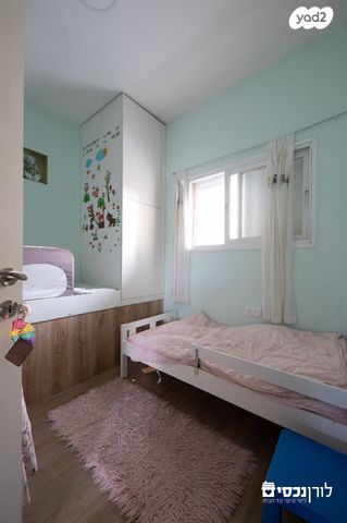 גג/ פנטהאוז, הצנחנים, ג' / מרכז מזרח העיר, רחובות