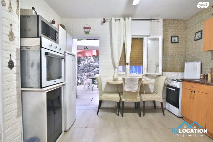 דירת גן, הורדים, נשר