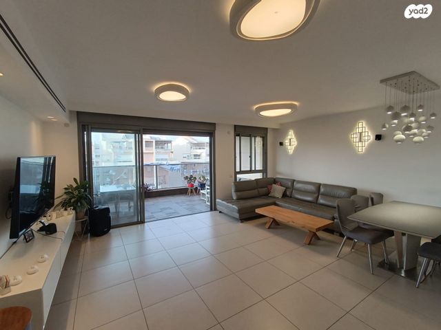 דירה, ישראל גלילי, קרית הלאום, ראשון לציון