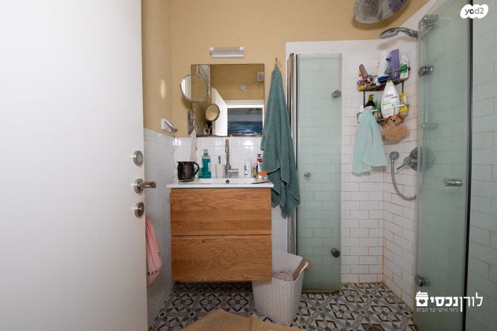 גג/ פנטהאוז, הצנחנים, ג' / מרכז מזרח העיר, רחובות