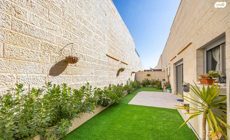 גג/ פנטהאוז, אדמונד סחייק, מלחה, מנחת, ירושלים