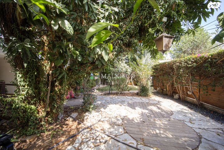 דו משפחתי, בלקינד, ראשונים, ראשון לציון