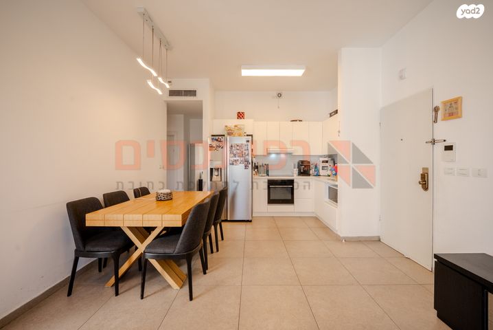 דירה, גבעת הרמבם, גבעתיים