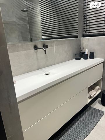 גג/ פנטהאוז, אדמונד סחייק, מלחה, מנחת, ירושלים