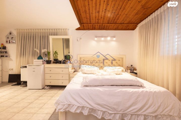 בית פרטי/ קוטג', אברהם אבן עזרא 8, רמת חן ובן ציון, נתניה