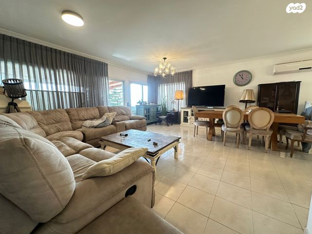 דו משפחתי, גלבוע, צוותא א, אלפי מנשה