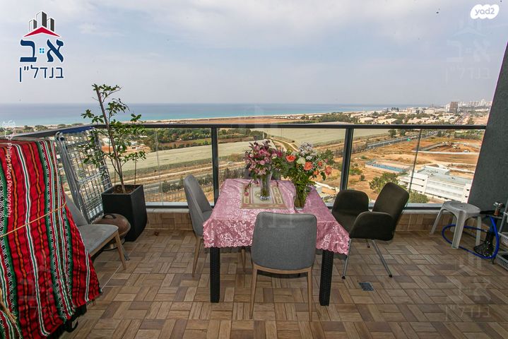 דירה, דולפין, גלי כרמל, טירת כרמל