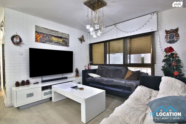 דירת גן, הורדים, נשר