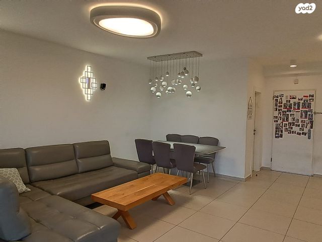 דירה, ישראל גלילי, קרית הלאום, ראשון לציון