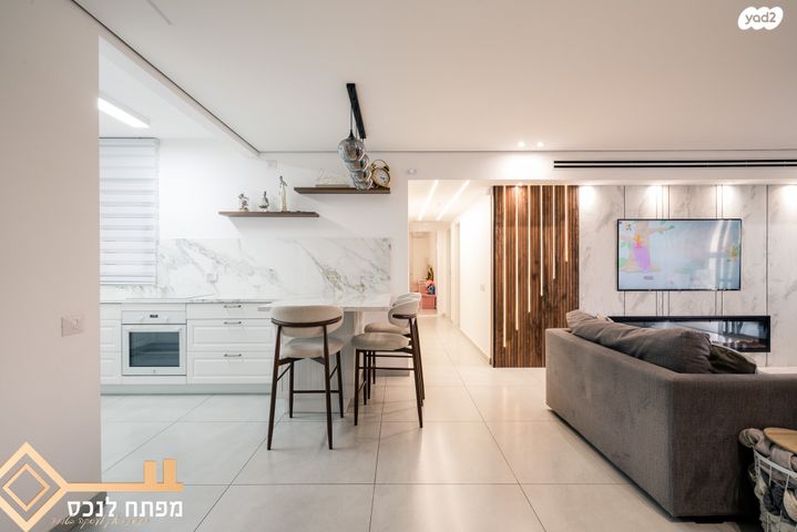 דירה, אריק איינשטיין, נווה שרון / שער העיר, נתיבות