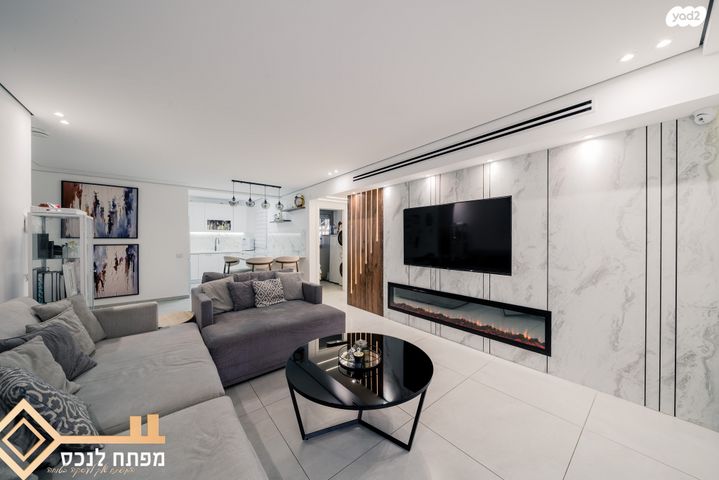 דירה, אריק איינשטיין, נווה שרון / שער העיר, נתיבות