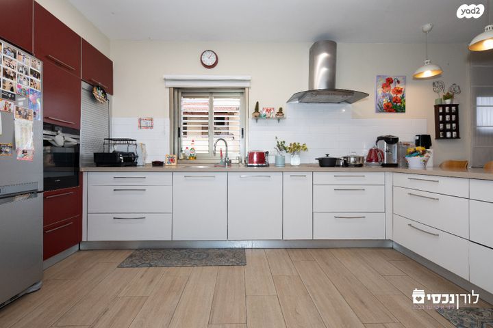 גג/ פנטהאוז, הצנחנים, ג' / מרכז מזרח העיר, רחובות