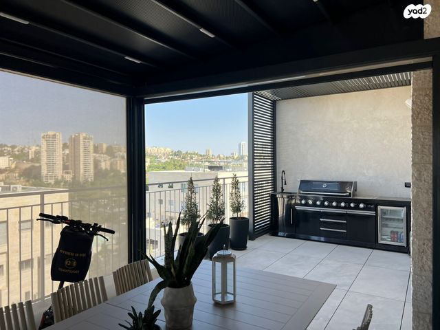 גג/ פנטהאוז, אדמונד סחייק, מלחה, מנחת, ירושלים