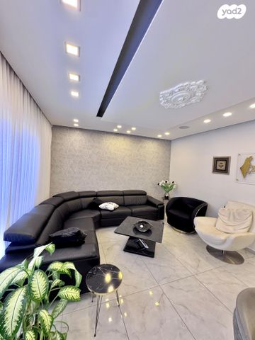 דו משפחתי, סנסן, צור הדסה