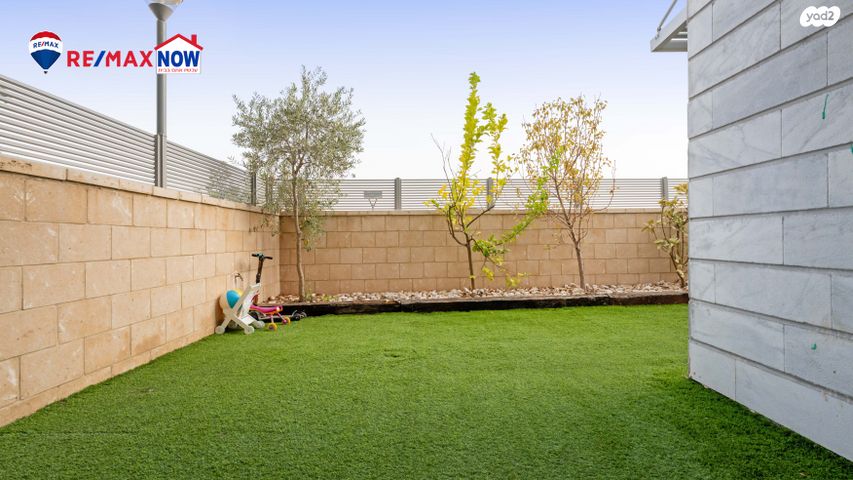 דירת גן, שדרות הרצל, נאות שמיר, יבנה