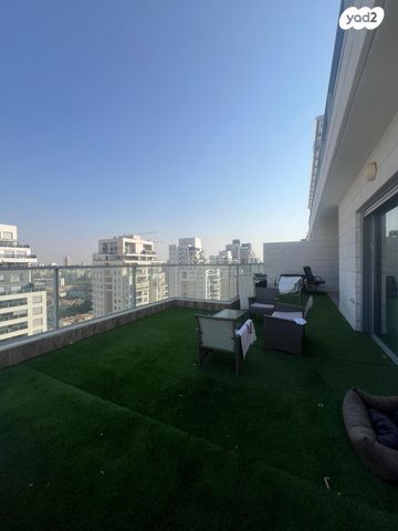 גג/ פנטהאוז, היינץ כהן, קרית אילון, חולון