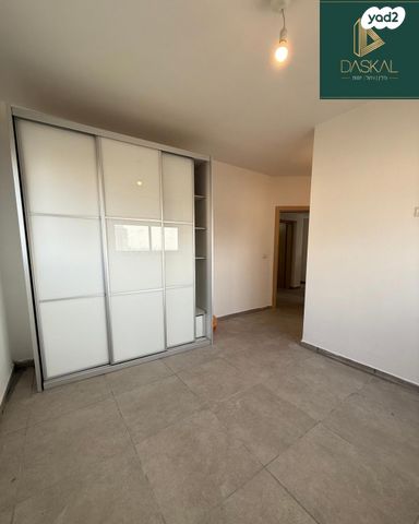 דירה, בנארי יצחק, רחובות החדשה, רחובות