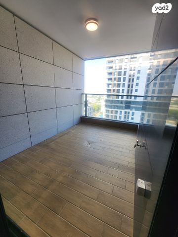 דירה, ראול ולנברג 33, רמת החייל, תל אביב יפו