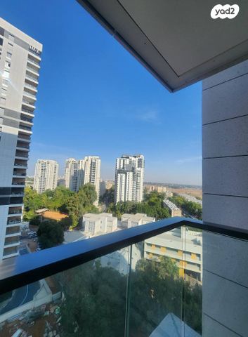 דירה, ראול ולנברג 33, רמת החייל, תל אביב יפו