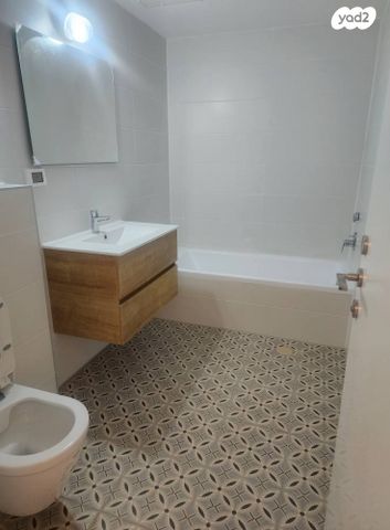 דירה, ראול ולנברג 33, רמת החייל, תל אביב יפו