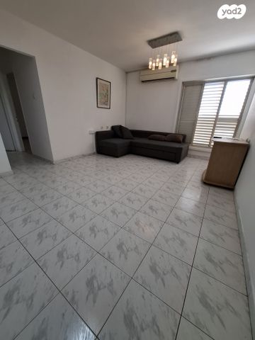 דירה, צלילי חנינא, ניר אביב, תל אביב יפו