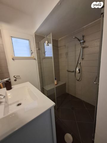 דירה, צלילי חנינא, ניר אביב, תל אביב יפו