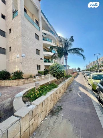 גג/ פנטהאוז, רחבעם זאבי, ברנע, אשקלון