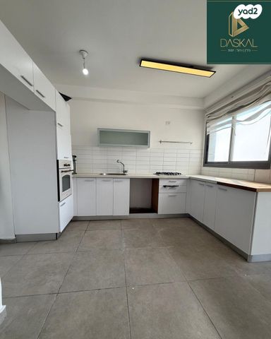 דירה, בנארי יצחק, רחובות החדשה, רחובות